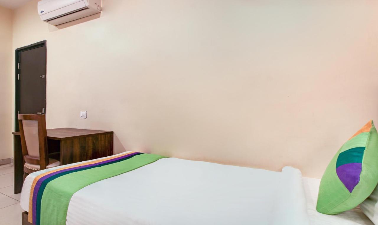 Treebo Trend Sindhura Grand Hotel Хидерабад Екстериор снимка